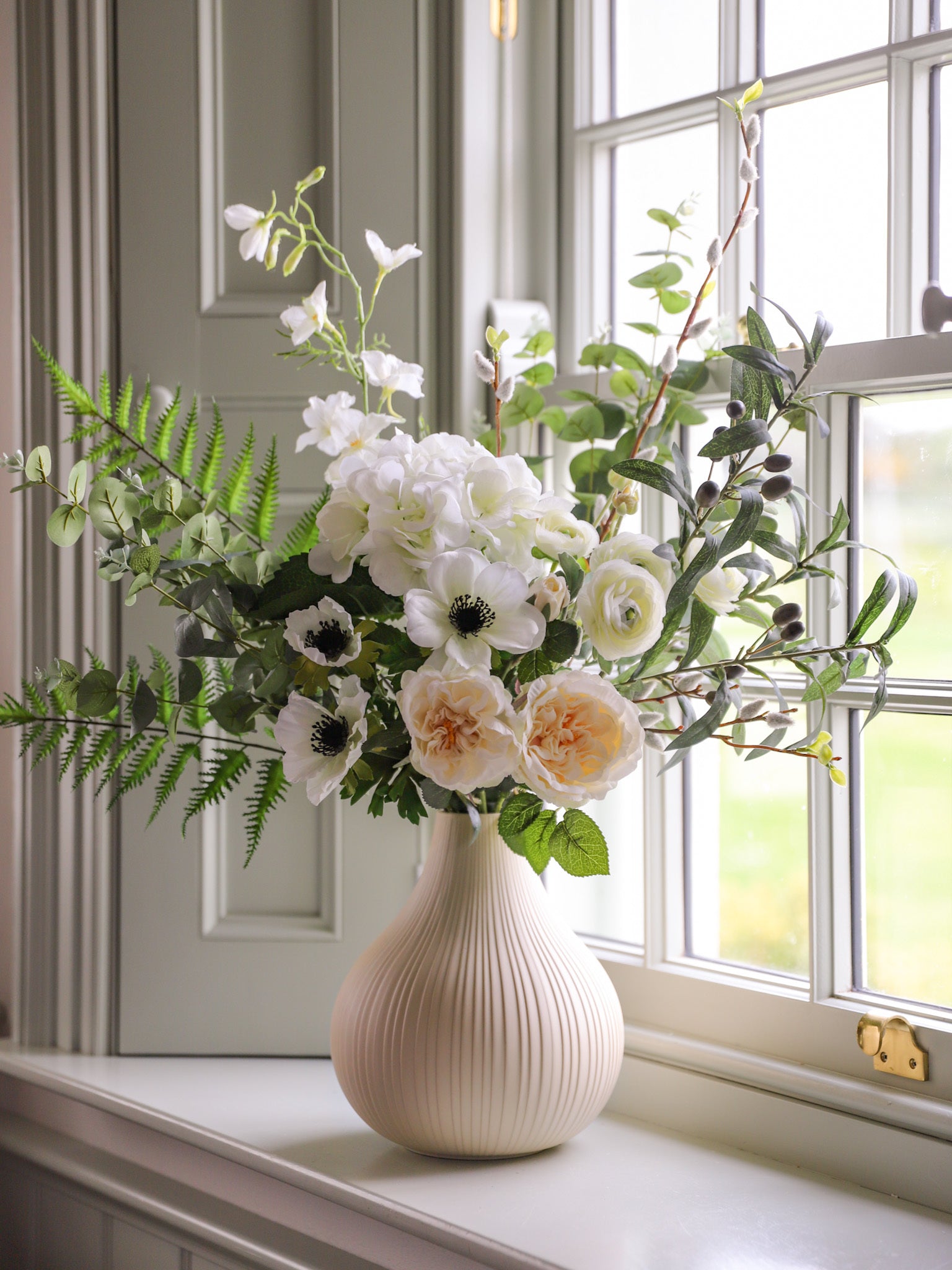 Elegant Black and White Vases with Stunning White Flowers on a